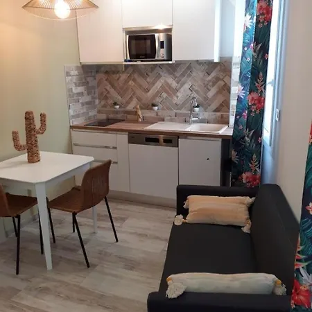 Le D'auguste- Coeur De Nimes-chaleureux-emplacement Ideal Appartement